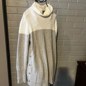 Women's Tahari Gray and White Cowl Neck Sweater size Medium